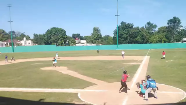 Un interesante partido ofrecieron las dos novenas.