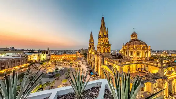 Guadalajara es una de las ciudades que exigen verificación vehicular. Guadalajara es una de las ciudades que exigen verificación vehicular.