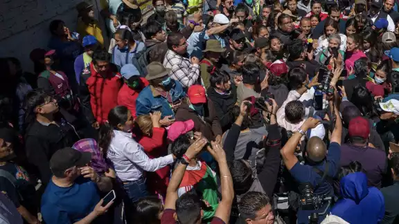 El desafortunado momento de un hombre con la presidenta Claudia Sheinbaum.
