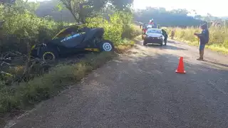 Vehículo todoterreno se sale de la carretera por esquivar un perro en Tenabo