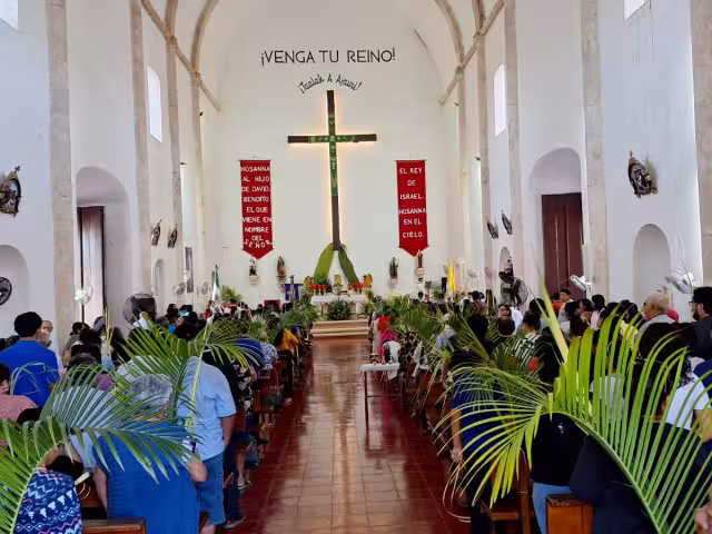 La actividad religiosa se llevó acabo en la Iglesia de la Santa Cruz