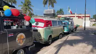 Caravana noventera de combis recorre la Ruta Maya y deslumbran en su paso por Champotón 