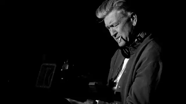 Famosos del mundo del entretenimiento reaccionan a muerte de David Lynch.