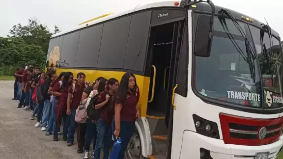 Nueva ruta de transporte escolar en Champotón asegura acceso a la educación