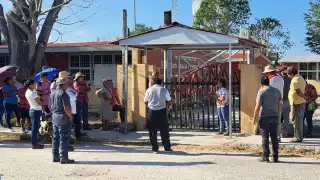 Padres Toman Escuela por Obra Inconclusa en Escárcega   