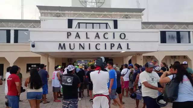 Horas después de su ingreso, se confirmó el fallecimiento del hombre, identificado como pescador por personas cercanas al caso