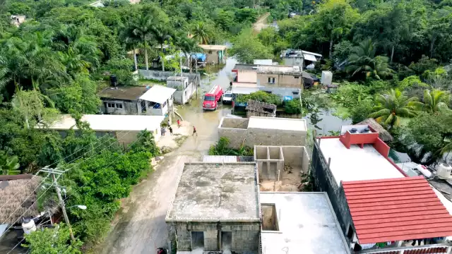 Al menos 10 familias se vieron afectadas, con patios anegados, y dos de ellas han tenido que dejar sus hogares