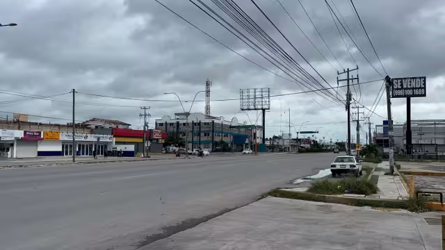 Retoman actividades cotidianas en Cancún a pesar del huracán “Milton"