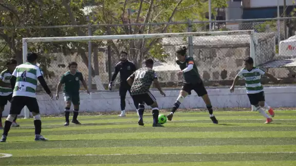 La segunda mitad de la tabla incluye a equipos como Cruz Azul, Real UCS FC La segunda mitad de la tabla incluye a equipos como Cruz Azul, Real UCS FC