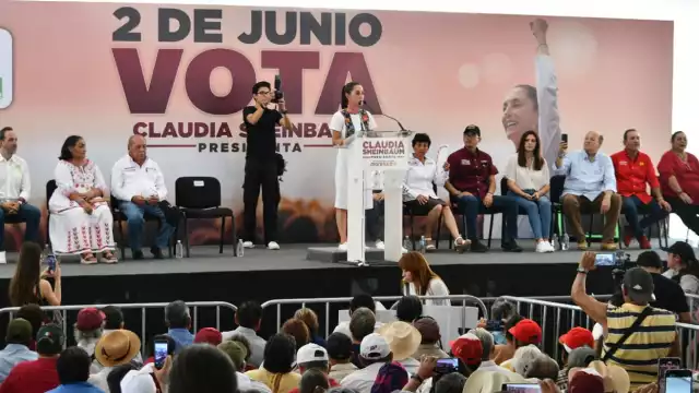 Simpatizantes y militantes de Morena, PT y PVEM reciben a Claudia Sheinbaum