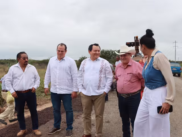 El Gobernador Joaquín Díaz Mena supervisó los trabajos de atención al tramo carretero Colonia Yucatán - El Cuyo