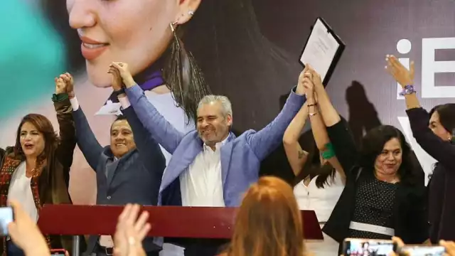 El gobernador de Michoacán, Alfredo rampirez Bedolla firmó este viernes el Decreto para la Legalización y Despenalización del Aborto en la entidad