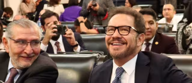 Senador Ignacio Mier Velazco (derecha)