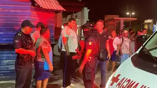 Violento ataque en plaza de Chetumal: Sujeto con machete hiere a tres y huye  