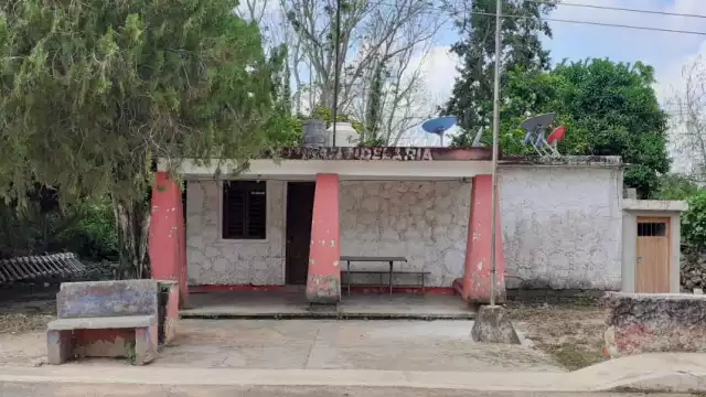 Dos personas de la localidad del poblado de La Candelaria