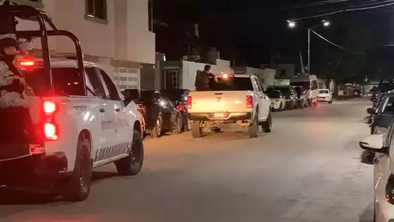 Autoridades realizaron un cateo en la colonia Fidel Velázquez, en San Francisco de Campeche. Autoridades realizaron un cateo en la colonia Fidel Velázquez, en San Francisco de Campeche.