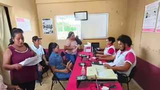 Campechanos repatriados por política migratoria de EE.UU. solicitan credencial de elector