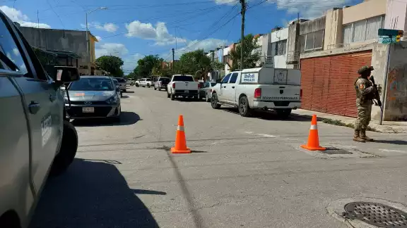 Una llamada anónima alertó la presencia de personas sospechosas en un domicilio de la Guadalupana; se mantuvo vigilancia y tras abrirse una carpeta se realizó la diligencia Una llamada anónima alertó la presencia de personas sospechosas en un domicilio de la Guadalupana; se mantuvo vigilancia y tras abrirse una carpeta se realizó la diligencia