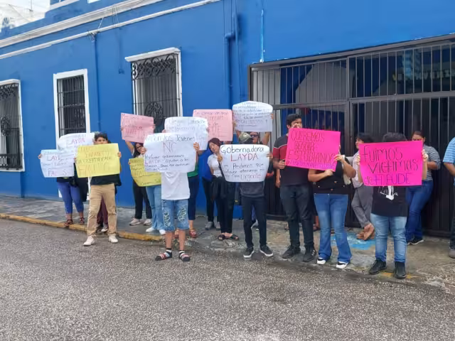 La Escuela Preparatoria Particular Lafayette perjudicó a 27 estudiantes al no entregarles certificados