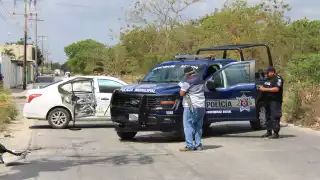 Persecución policiaca termina en volcadura y con dos narcomenudistas detenidos en Cancún