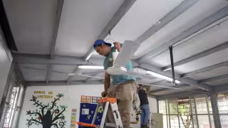 Ocho escuelas de Yucatán operan sin energía eléctrica por robo de cableado