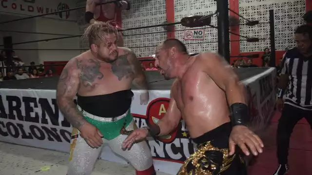 Los luchadores se darán con todo para ganar el campeonato.
