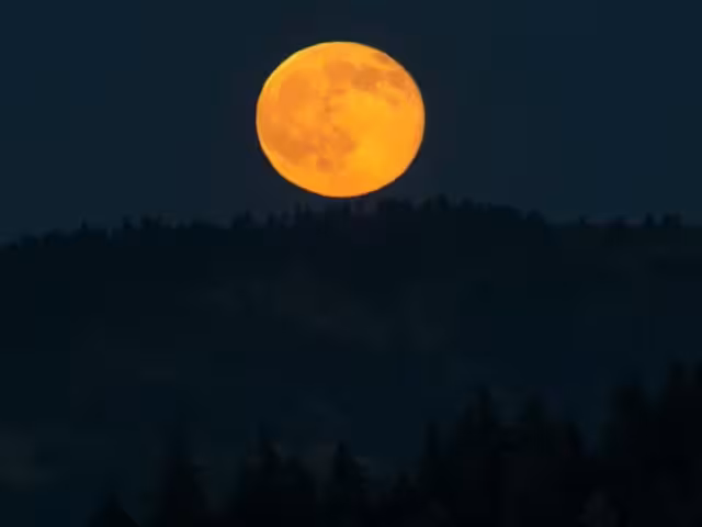La Luna de fresa es la pauta para el verano