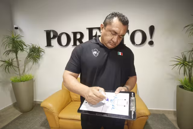 El estratega yucateco Víctor Medina Hernández fue convocado por la Selección Nacional Sub17