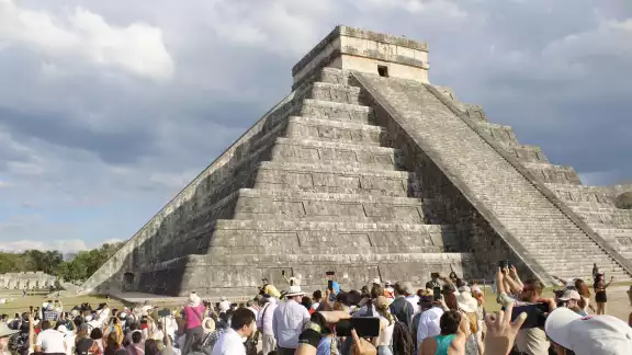 Chichén Itzá registra gran afluencia de personas durante Semana Santa