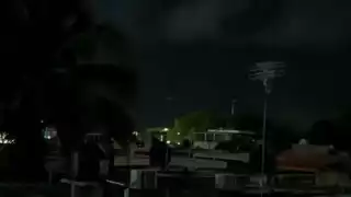 Camión de volteo deja sin luz a colonias de Chetumal