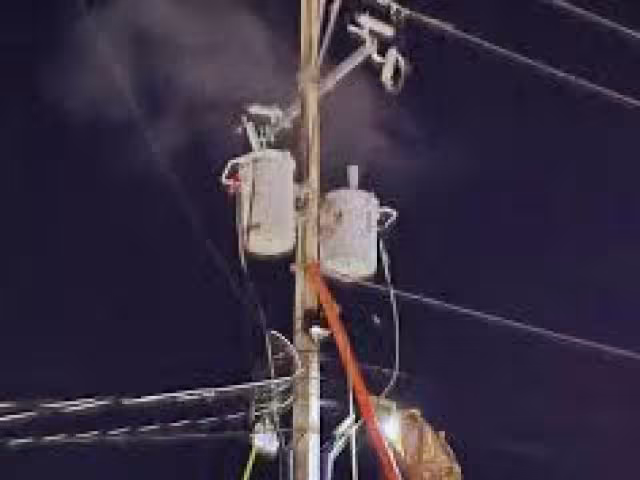 Habitantes de Chetumal bloquean carretera por no contar con electricidad desde hace una semana