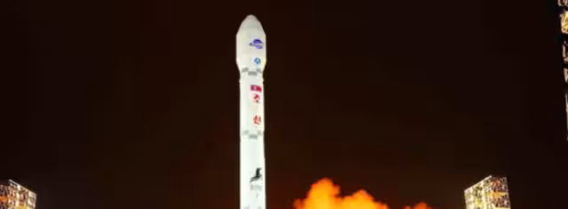 Corea del Norte lanzó al espacio un satélite espía que explotó a los pocos segundos de haber despegado