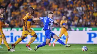 Rayados 'apaga' El Volcán y vence a Tigres en el primer Clásico Regio de Liguilla