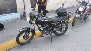 Madre e hijo terminan heridos tras choque entre moto y camioneta en Ciudad del Carmen 