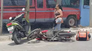 Exceso de velocidad e imprudencia provocan un choque entre motociclistas en Campeche