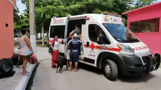 Hombre se desmaya rumbo a chequeo médico y moviliza a paramédicos en Ciudad del Carmen   