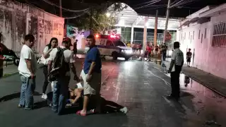 Ebrio masculino derrapa de motocicleta en Insurgentes