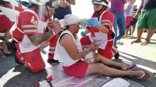 Camioneta arrolla a mujer en Ciudad del Carmen; queda desangrándose sobre el pavimento