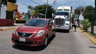 Choque en la avenida 10 de Julio en Ciudad del Carmen genera caos vial    