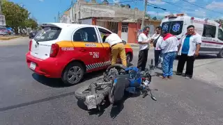 Por volarse el retén en Campeche choca contra un taxi y lo mandan a "volar"