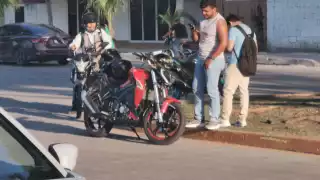 Impacto de moto y vehículo sobre la avenida Concordia