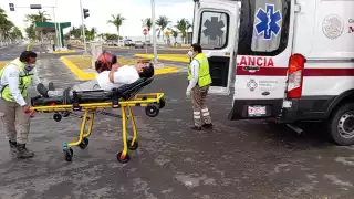 Motociclista derrapa y queda herido sobre la avenida Pedro Sainz de Baranda en Campeche