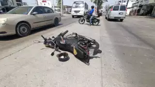 Motociclista lesionado en accidente frente a terminal de autobuses de Ciudad del Carmen