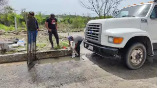 Ayuntamiento de Campeche continúa trabajos de desazolve en Siglo XXI ante inminentes lluvias