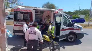 Paramédicos de Campeche auxilian a repartidor tras sufrir ataque epiléptico