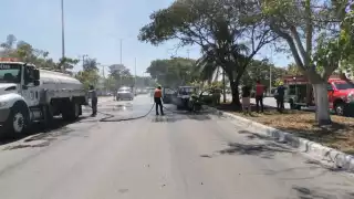 Incendio consume vehículo  