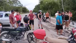 Por falta de luz, bloquean avenida en Playa del Carmen