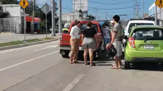 Motociclista lesionado tras chocar contra camioneta en  Campeche