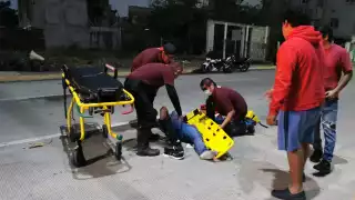 Motociclista sufre fractura tras accidentarse en Ciudad del Carmen