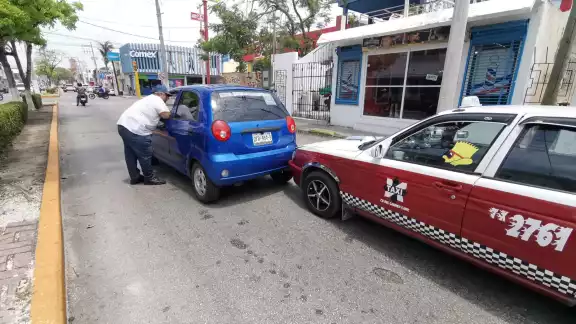 El conductor del taxi no guardó su distancia reglamentaria El conductor del taxi no guardó su distancia reglamentaria